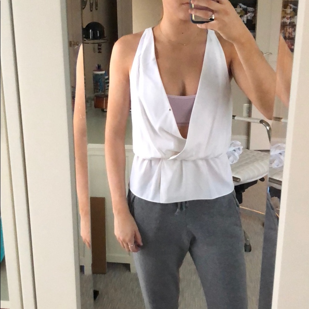 While Blouse - Picture 2 of 3
